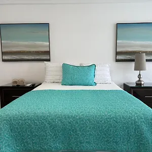 Centric Isla Apartment